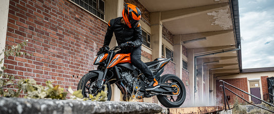 Comment choisir les bons accessoires moto pour votre KTM